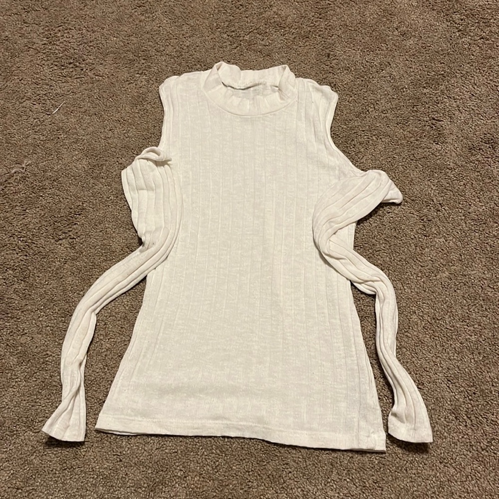 American eagle shoulder cut out long sleeve